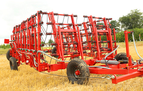Комплекс для внесення в ґрунт мінеральних добрив і засобів захисту рослин