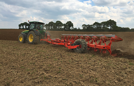 Напівнавісний плуг