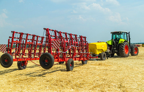 Комплекс для внесення в ґрунт мінеральних добрив і засобів захисту рослин