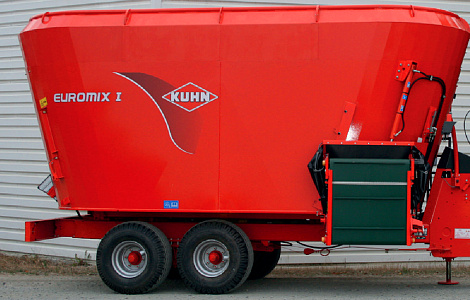 Змішувач-кормороздавач