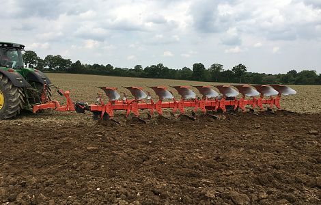 Напівнавісний плуг