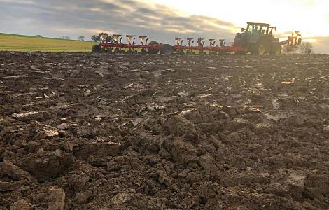 Полунавісний плуг